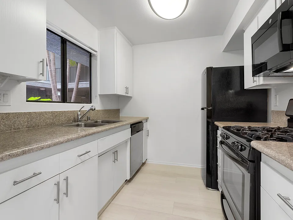 1222 Amherst Ave