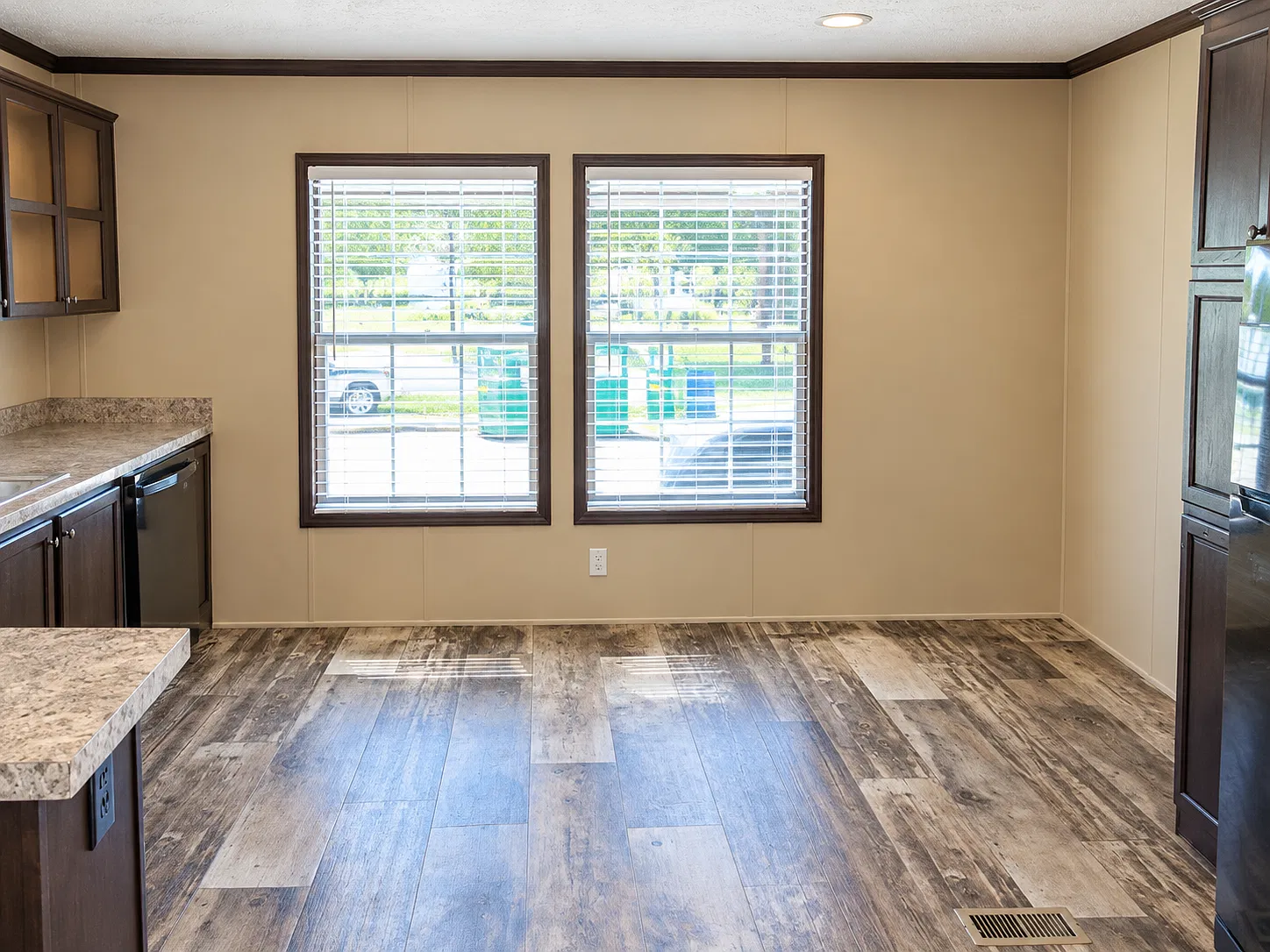 2 bed, $895 — Photo 4