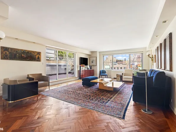 650 Park Avenue image 3 of 18