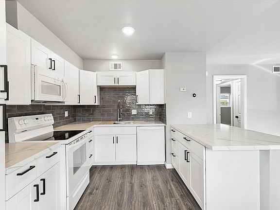 Amble kitchen storage