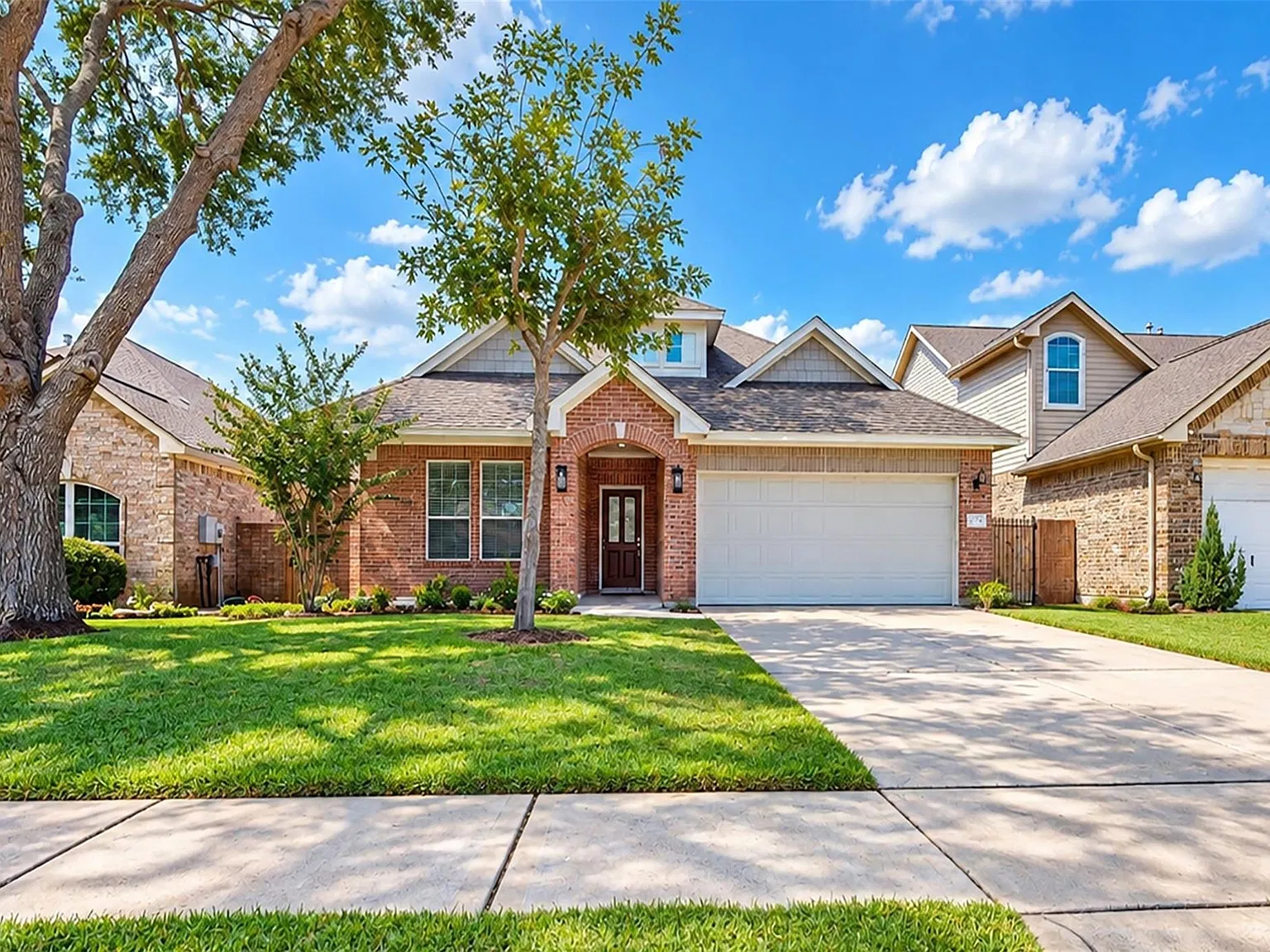 3 bed, 2.5 bath, 2352 sqft, $2,500 — Photo 3