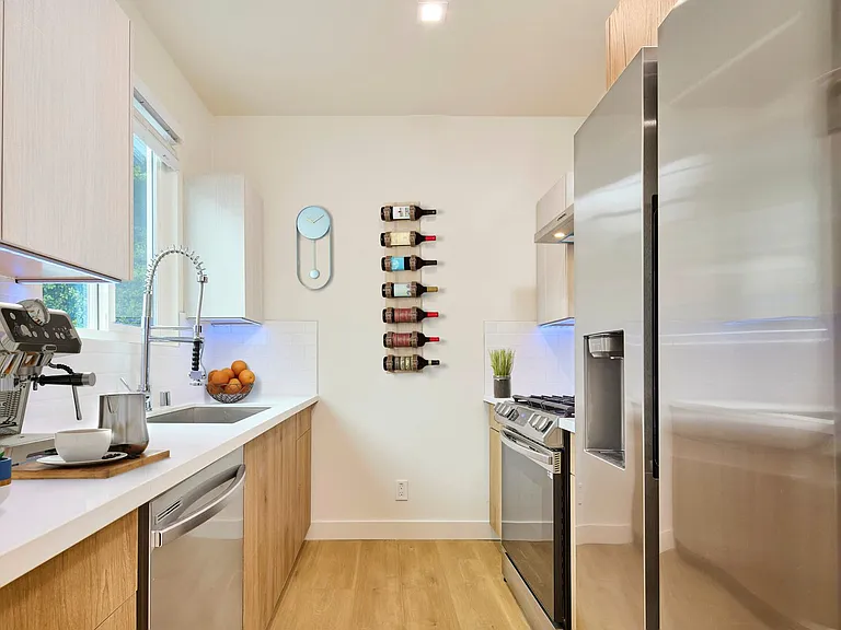 1047 N Sierra Bonita Ave — Photo 9