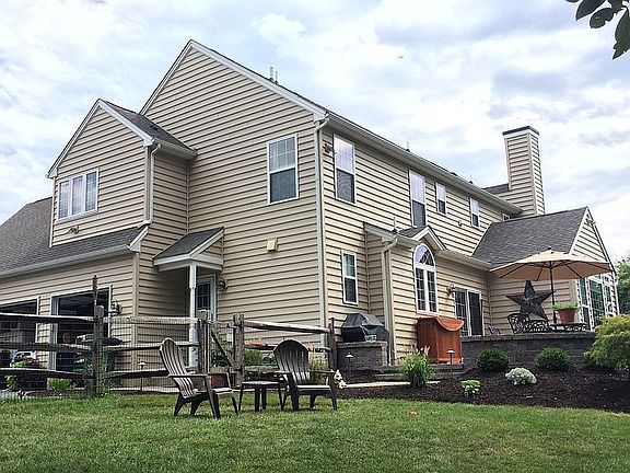 3rd image of 141 N Sidesaddle Ln