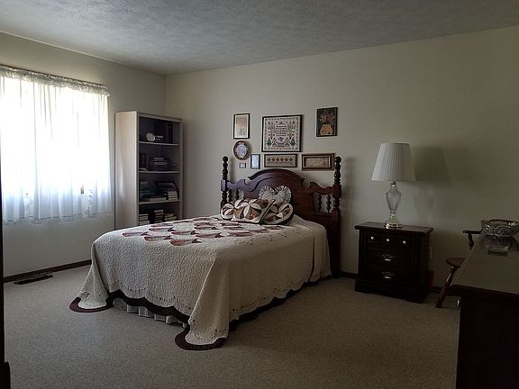 2nd image of 1838 W Parkway Dr