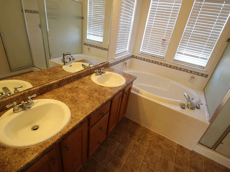 5420 Heatherton Ln — Photo 33