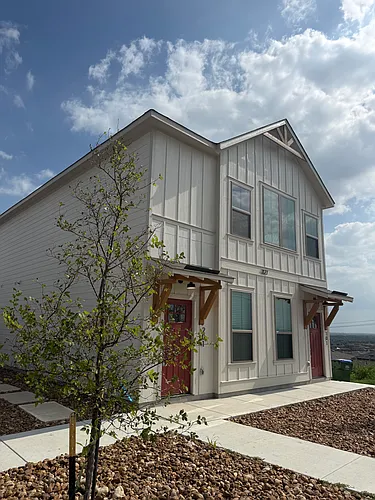 7127 Magnolia Crk #201/101 Photo 1