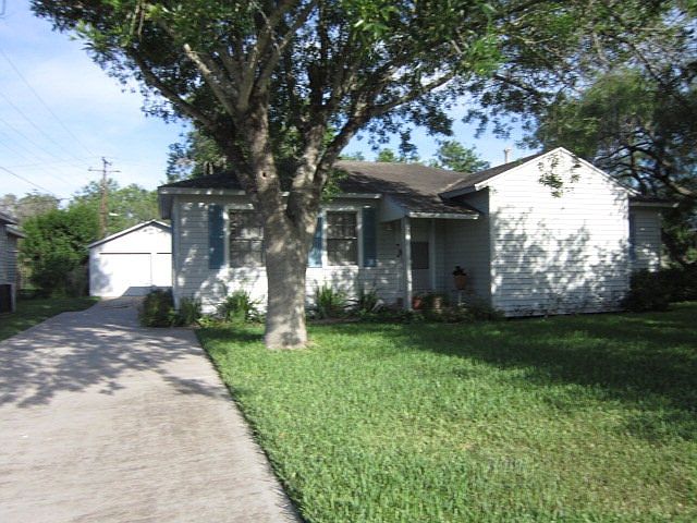 1st image of 1086 Ben Lora Ln