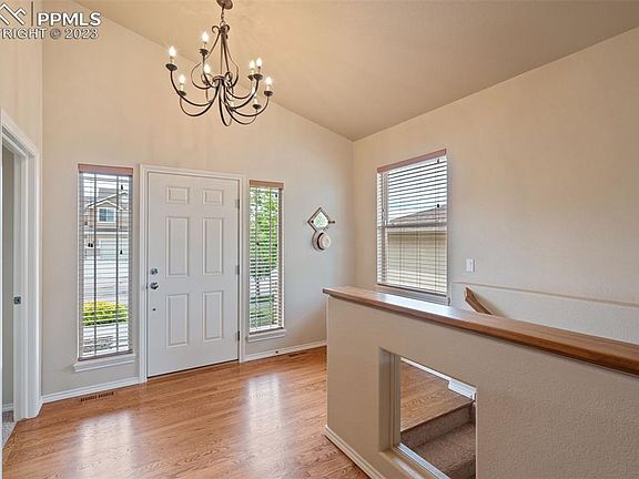 4th image of 9942 Pinedale Dr