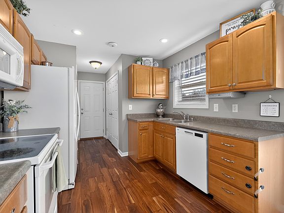 5th image of 140 Saddlebrook Rd