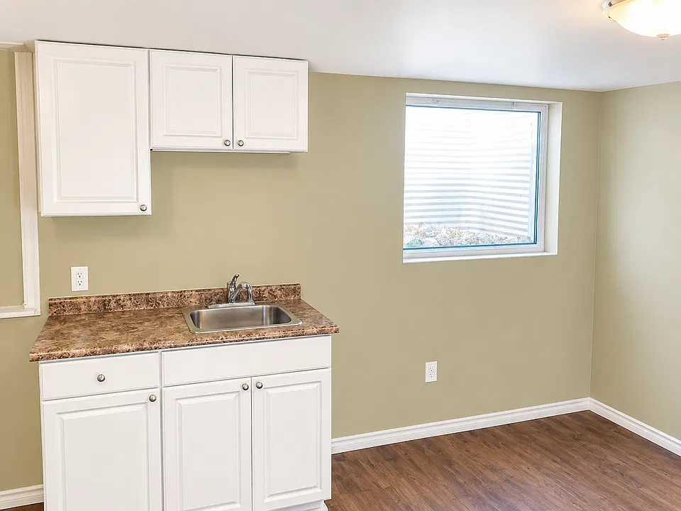 2 Inglis Ave #2