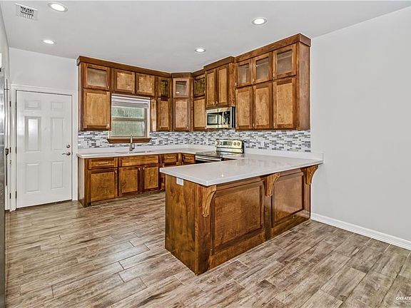 5th image of 1800 Jackson St APT 1