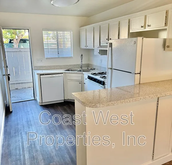 3551 Roosevelt St #C — Photo 2