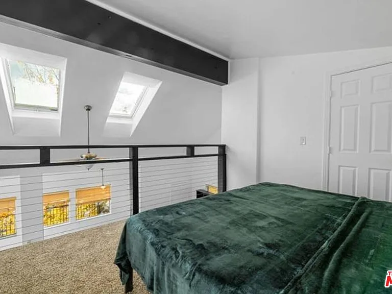993 Cameron Dr — Photo 18
