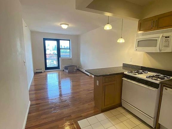 3rd image of 37-21 32nd St #307