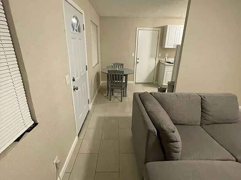 62009 El Reposo Cir #B — Photo 7