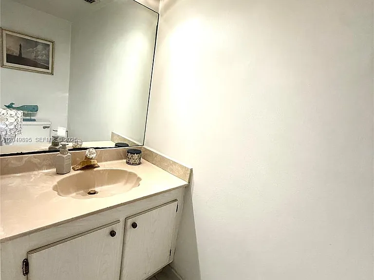 10000 W Bay Harbor Dr #Penthouse 4 — Photo 16