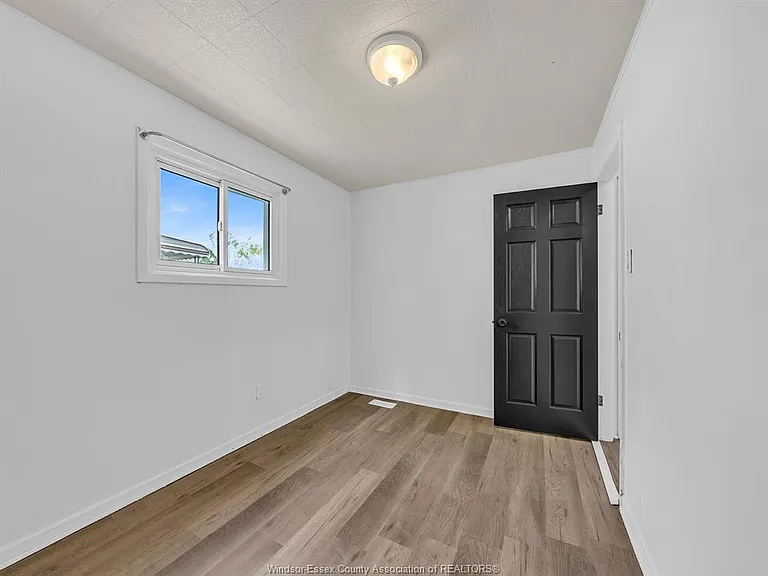 1183 Felix Ave — Photo 15