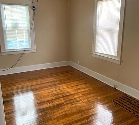 5th image of 252 Empire Ave