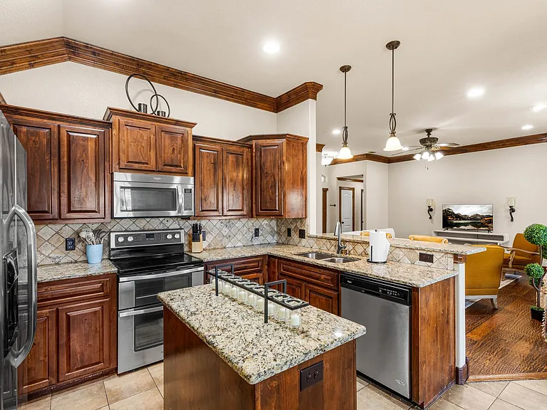 1326 Briar Cliff Path — Photo 2