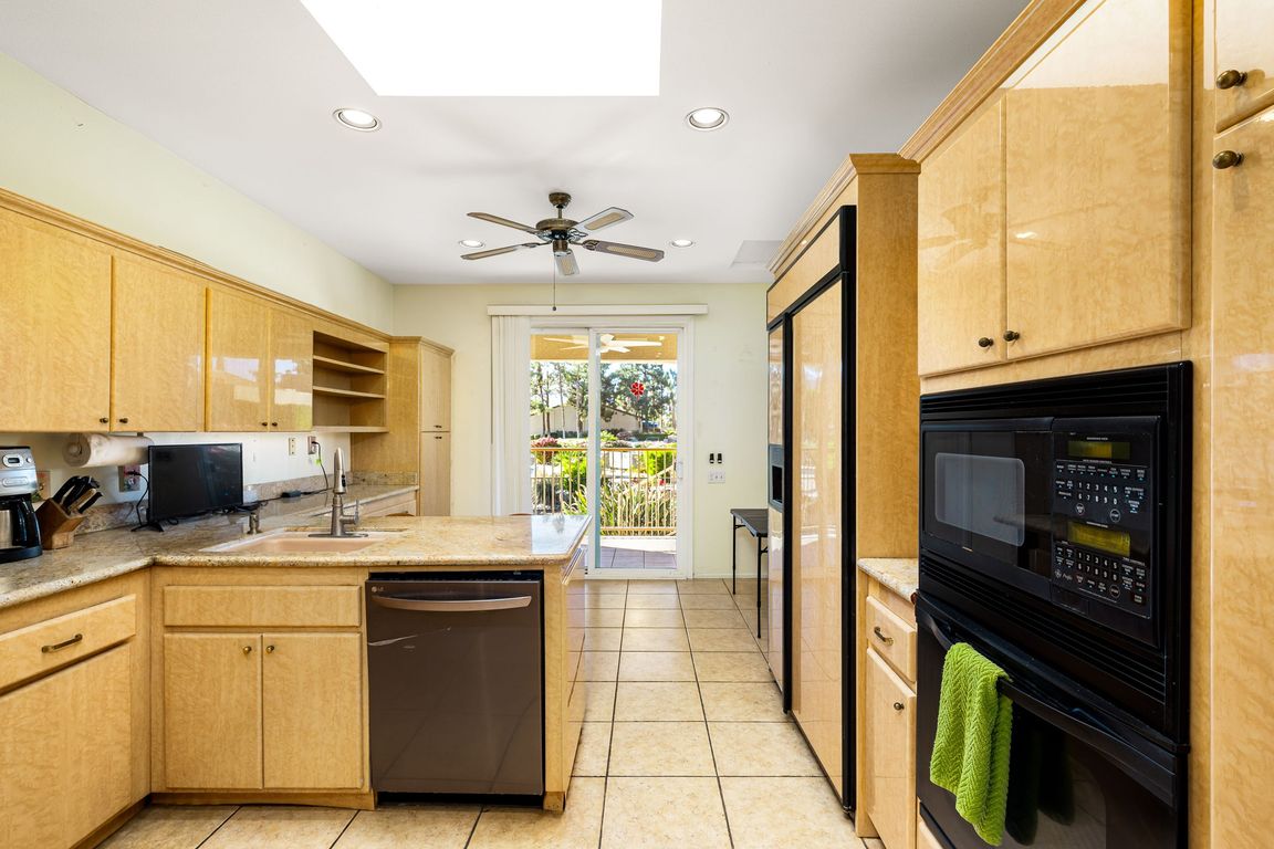 24-web-or-mls-DB_Lakeshore_OPMG_0125_024