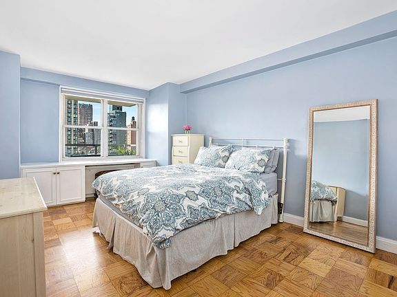 5th image of 1461 1st Ave #14H