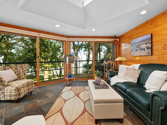 4th image of 2071 Skyline Dr