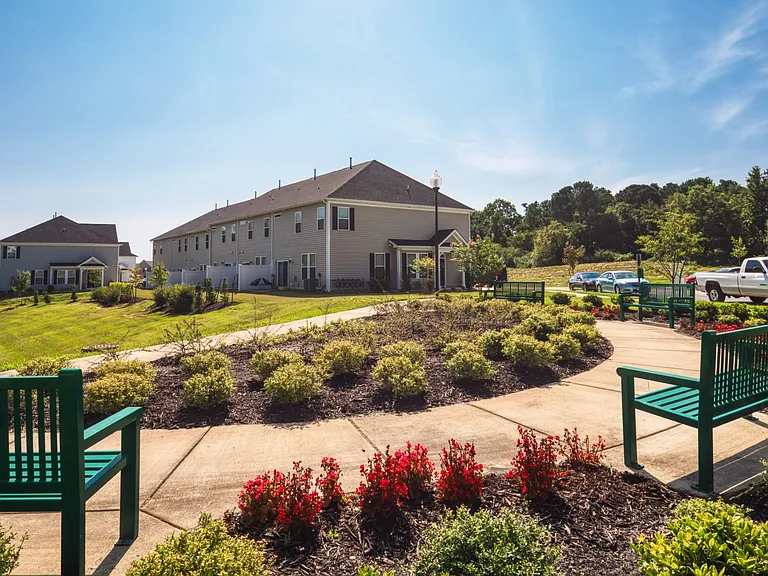 Hillpoint Preserve Townhome Apartments — Photo 7