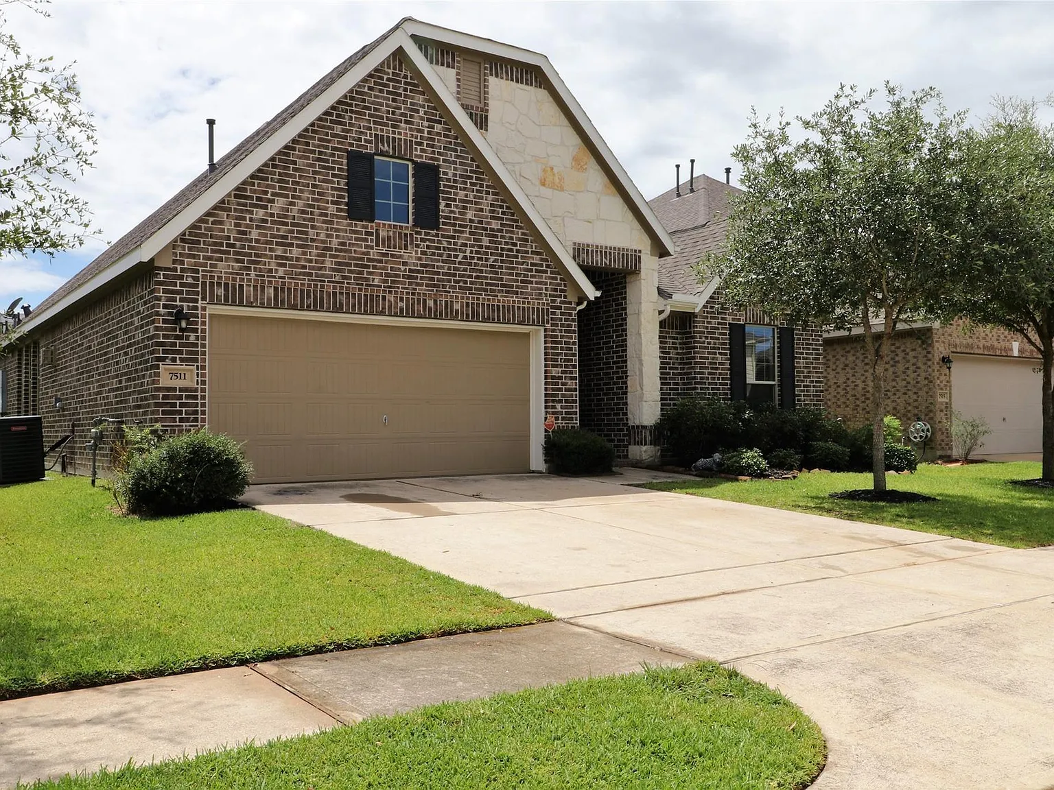 4 bed, 2.0 bath, 2171 sqft, $2,900 — Photo 2