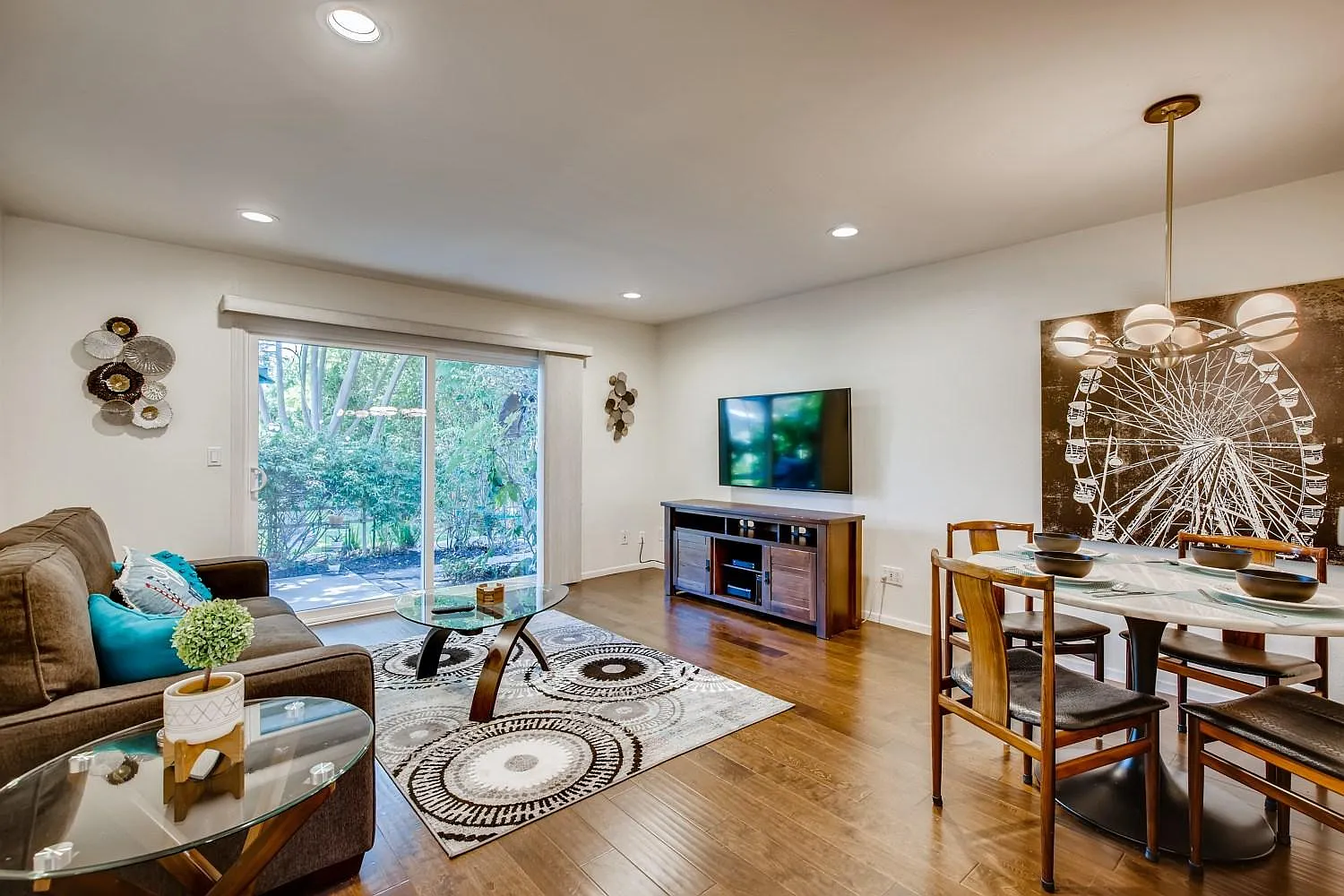 2 bed, 1034 sqft, $3,600 — Photo 2