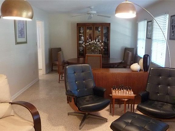5th image of 929 N Beachview Dr