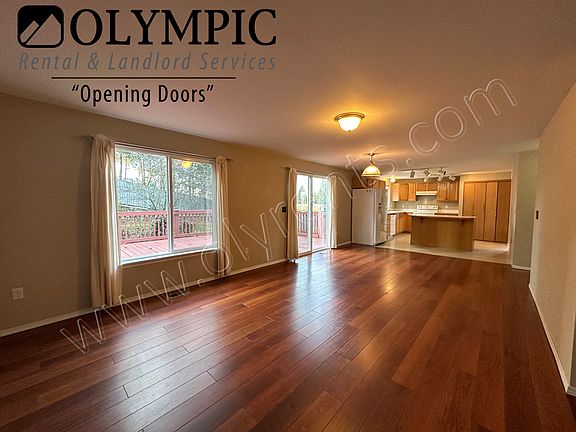 3rd image of 939 Chatham Dr SE
