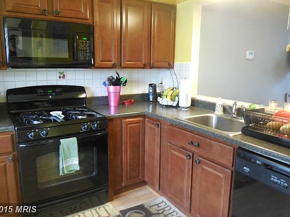 3rd image of 711 Arbor Ct