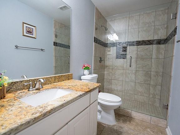 5th image of 7408 Greenview Dr