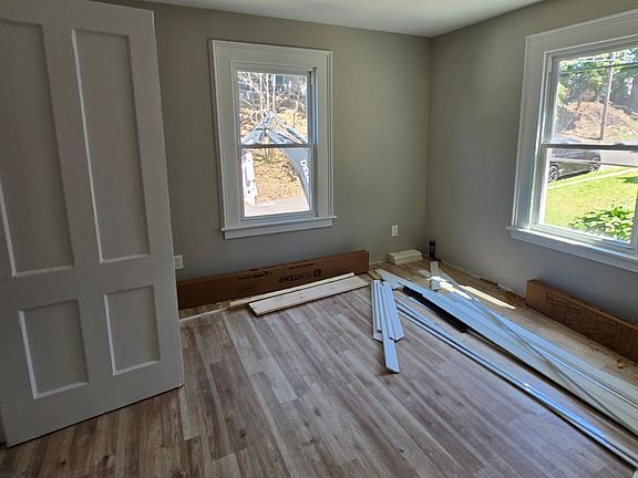 5th image of 73 Chamberlain St #A