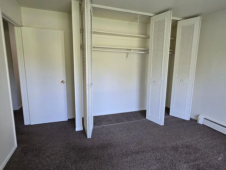 Mulford Park Apartments — Photo 37