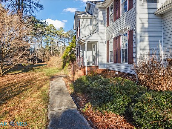 4th image of 1300 Blossom Ln