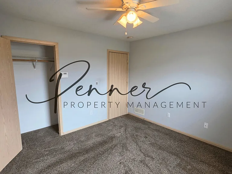 209 NW Woodbury Dr — Photo 6