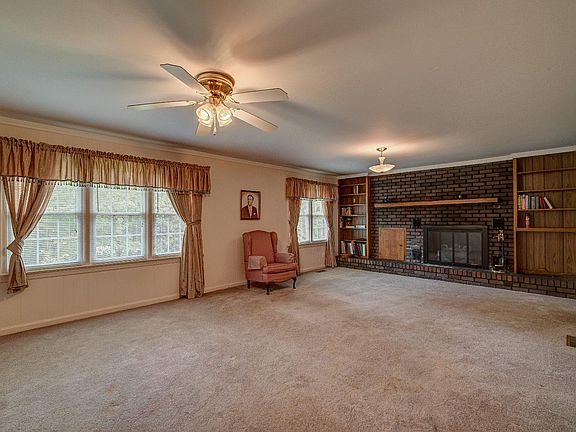 3rd image of 265 Lucille Ave