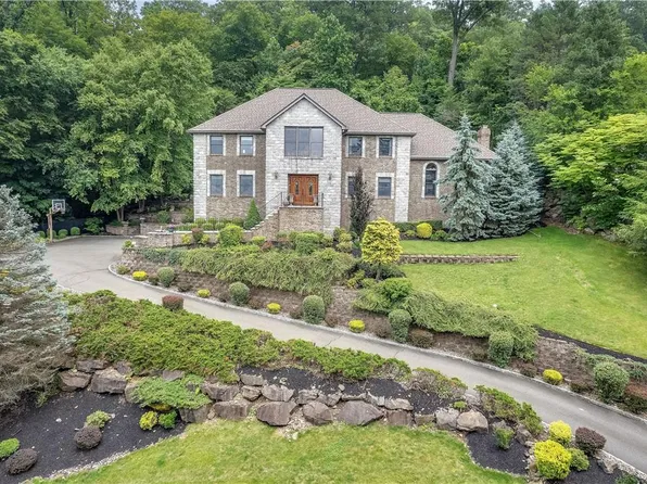 12 Pine Glen Drive, Blauvelt, NY 10913