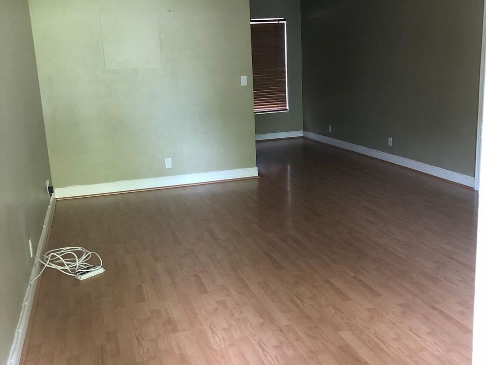 1st image of 858 NE 121st St