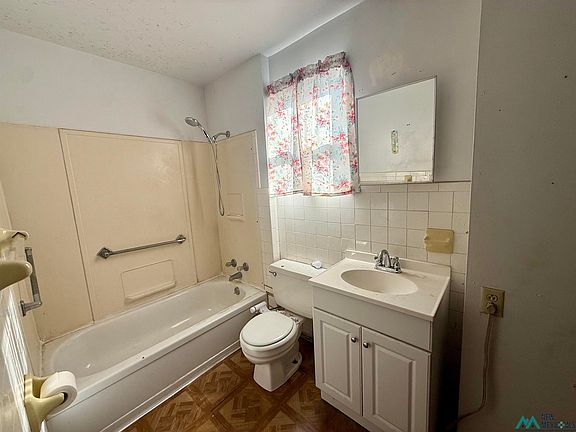 5th image of 708 S 1st St