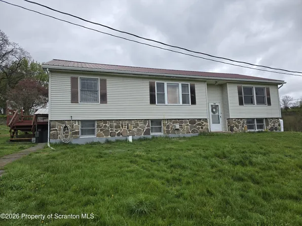 504 Airport Rd, Clifford Township, PA 18421
