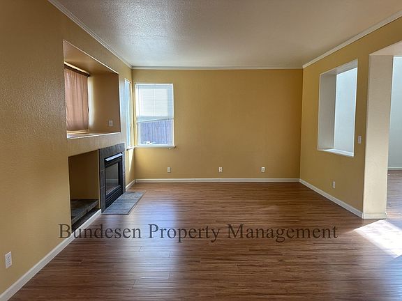 3rd image of 585 Edenderry Dr