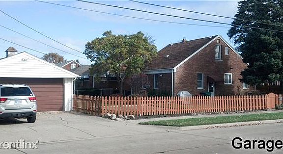 3 - Garage