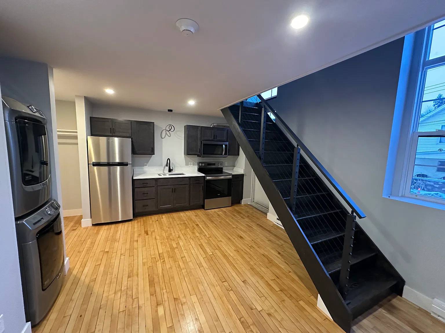 1 bed, 1.5 bath, 750 sqft, $1,300 — Photo 1