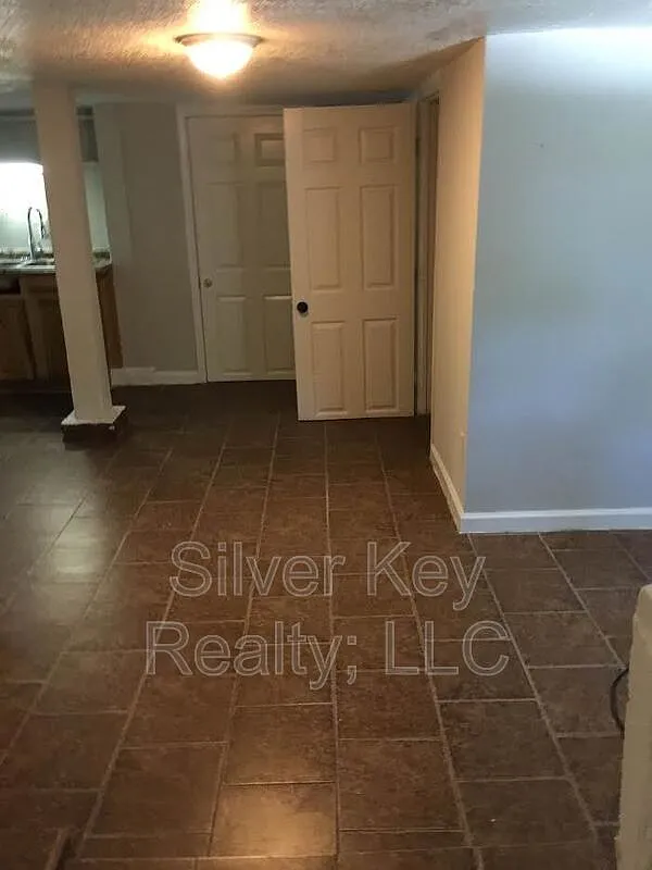 1 bed, 1.0 bath, $695 — Photo 4