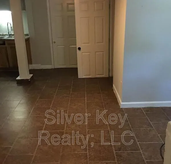 107 Forrest Ave #7 — Photo 4