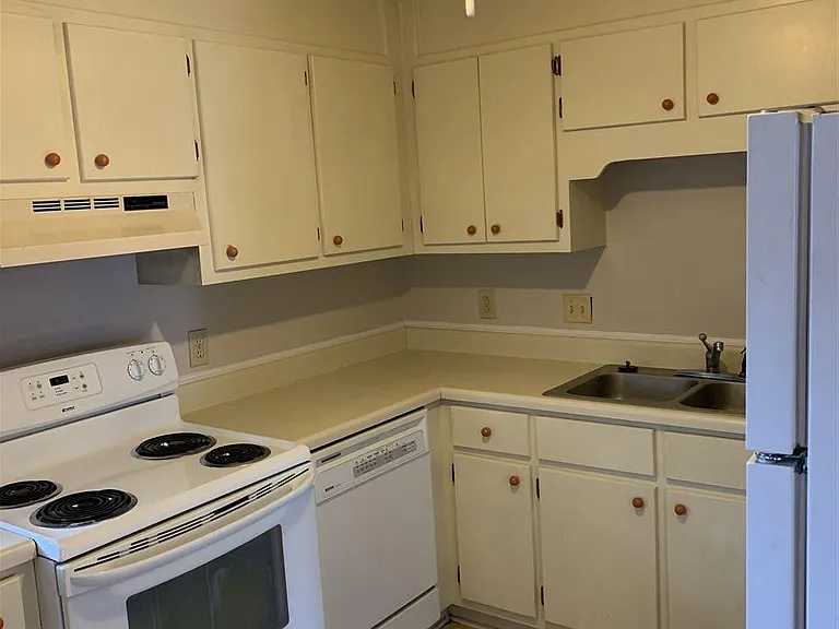 8142 Oldfield Rd SW #3 — Photo 4