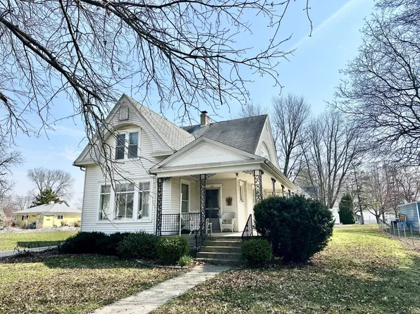 215 Plummer Ave, Chadwick, IL 61014