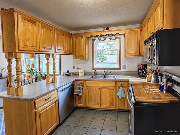 4th image of 243 Meadowbrook Ln